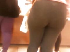 Bubble booty dark want that huge butt sniffed!