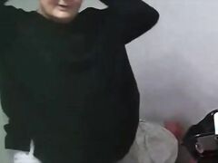 The bbw girl shows us her tits